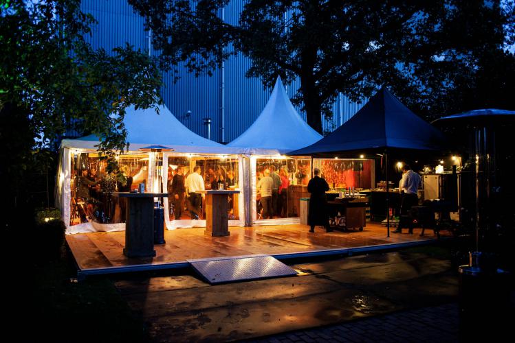 alu-pagode 5x5 meter met systeem/zwarelast-vloer